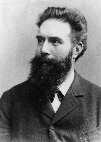 Wilhelm Conrad Röntgen autorstwa Unknown photographer