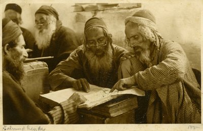 Jemeńscy Żydzi studiujący święte teksty, Jerozolima, ok. 1900 r. (zdjęcie czarno-białe) autorstwa Unknown photographer