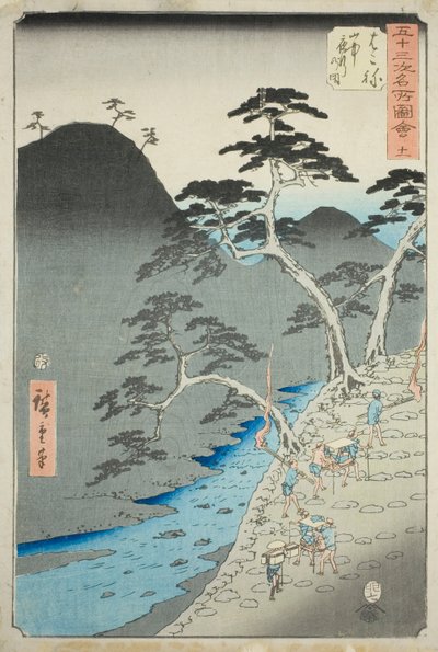 Hakone: Nocna procesja w górach (Hakone, sanchu yagyo no zu), nr. 11 z cyklu „Słynne zabytki pięćdziesięciu trzech stacji (Gojusan tsugi meisho zue),” znanego również jako Vertical Tokaido autorstwa Utagawa Hiroshige