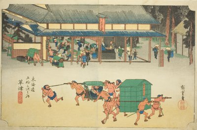 Kusatsu: Słynny Dom Pocztowy (Kusatsu, Meibutsu tateba), z serii „Pięćdziesiąt trzy stacje Tokaido (Tokaido gojusan tsugi no uchi),” znany również jako Hoeido Tokaido autorstwa Utagawa Hiroshige
