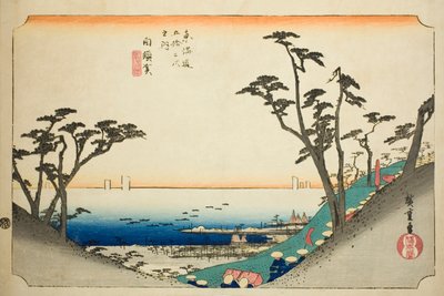 Shirasuka: Widok na zbocze Shiomi (Shirasuka, Shiomizaka zu), z serii „Pięćdziesiąt trzy stacje Tokaido (Tokaido gojusan tsugi no uchi),” znany również jako Hoeido Tokaido autorstwa Utagawa Hiroshige