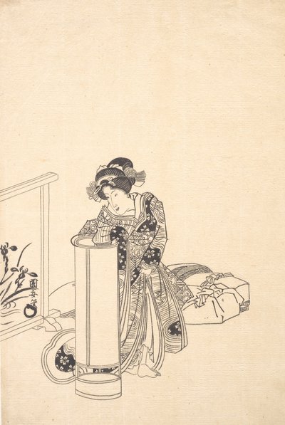 Młoda kobieta pochyla się nad wysoką lampą. autorstwa Utagawa Kuniyasu