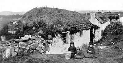 Domy Crofters, Stornoway, Lewis, Western Isles, Szkocja, 1924-1926. autorstwa Valentine and Sons Ltd