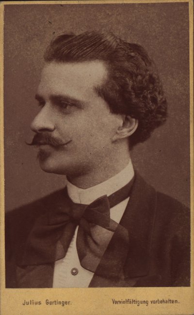 Portret kompozytora Eduarda Straussa 1835-1916, 1874. autorstwa Vienna . Photo studio Julius Gertinger