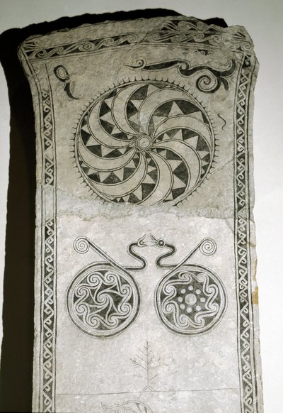 Kamień runiczny z symbolem słońca, VII-VIII wiek autorstwa Viking