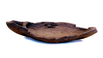 Drewniana zabawka Wikingów w kształcie statku (drakkar) znaleziona w pobliżu stanowiska Wikingów na Grenlandii. autorstwa Viking Viking