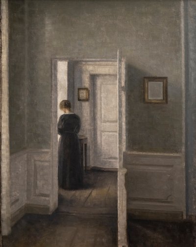 Wnętrze ze stojącą kobietą (olej na płótnie) autorstwa Vilhelm Hammershoi