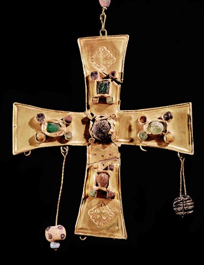Krzyż Torredonjimeno (metal inkrustowany kamieniami szlachetnymi i ornamentami roślinnymi, VI-VII w.) autorstwa Visigothic