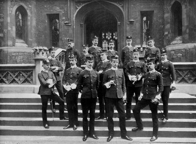 Oficerowie 1. Pułku Suffolk w Tower of London, 1895 1896. autorstwa W. W. Rouch