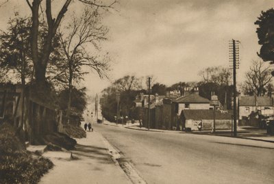 Gdzie rzymska droga do Dover przecina wzgórze strzelców za Blackheath, c1935. autorstwa W. Whiffin