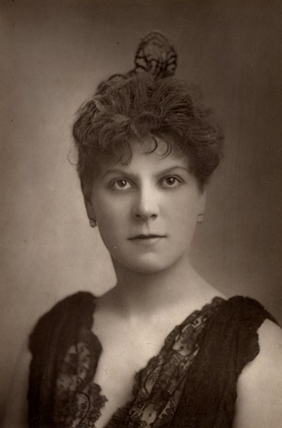 „Jessie Millward (pani John Glendinning) angielska aktorka. Członek zespołu teatralnego Henry