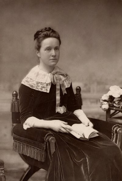„Milicent Fawcett (ur. Garrett – 1947–1929) angielska feministka, przez 50 lat liderka ruchu na rzecz praw wyborczych kobiet. Siostra pionierki-lekarki Elizabeth Garrett Anderson; żona Henry