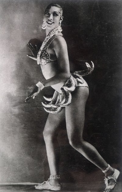 Josephine Baker ubrana w pasek z bananów. Fot. Lucien Walery (1863-1935). autorstwa Walery