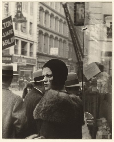 Dziewczyna na Fulton Street, Nowy Jork autorstwa Walker Evans