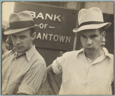 Main Street Faces / Scena uliczna, Morgantown, Zachodnia Wirginia autorstwa Walker Evans