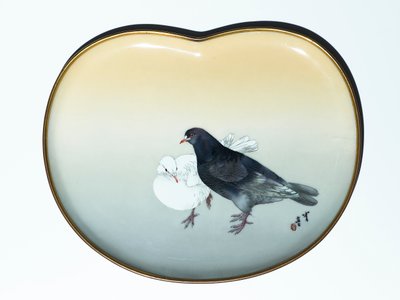 Taca przedstawiająca ptaki, ok. 1890-95 (emalia cloisonne) (odwrotność patrz 416491) autorstwa Watanabe and Sosuke Namikawa Seitei