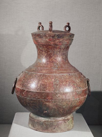 Naczynie z grobu księcia Liu Shang (brąz inkrustowany złotem i srebrem) autorstwa Western Han Dynasty Chinese School