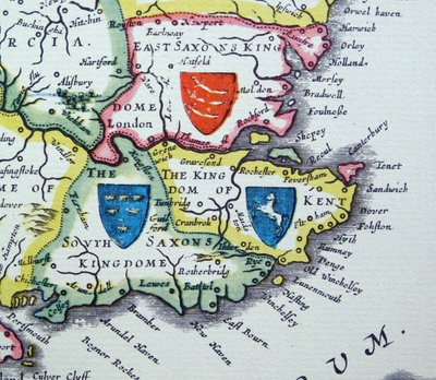 Tarcze Sussex, Kent i Essex z Heptarchii; zbiorcza nazwa stosowana do anglosaskich królestw południowej, wschodniej i środkowej Anglii w późnej starożytności i wczesnym średniowieczu. autorstwa Willem Blaeu