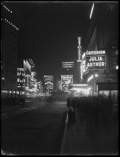 Znaki świetlne na Times Square w Nowym Jorku, 1917 r. autorstwa William Davis Hassler