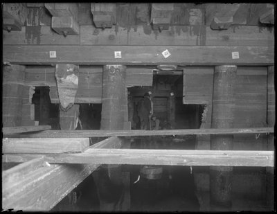 Mężczyźni pracujący w kanale W. 129th Street, Nowy Jork, ok. 1911 autorstwa William Davis Hassler