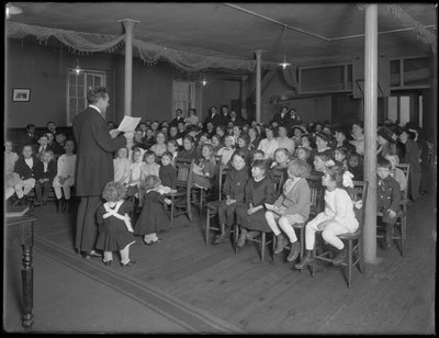 Klasa szkółki niedzielnej w kościele baptystów przy 235 E. 83rd Street, Nowy Jork, 27 lutego 1916 r. autorstwa William Davis Hassler