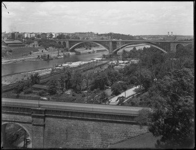 Washington Bridge, High Bridge i Washington Heights widziane z Bronxu, 19 lipca 1914 r autorstwa William Davis Hassler