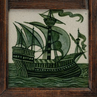Kafelkowy panel statków pod pełnymi żaglami, w ramie, ok. 1865-80 (ceramika) autorstwa William de Morgan