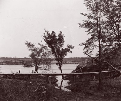 Fort Kochanie. Zamaskowana bateria i przeszkoda w James River, ca. 1865. autorstwa William Frank Browne