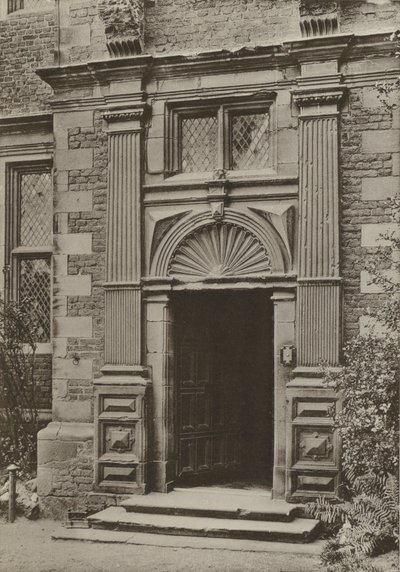 Doorway, Aston Hall, Warwickshire (zdjęcie czarno-białe) autorstwa William Galsworthy Davie