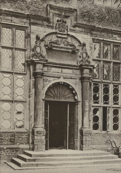 Doorway, Aston Hall, Warwickshire (zdjęcie czarno-białe) autorstwa William Galsworthy Davie