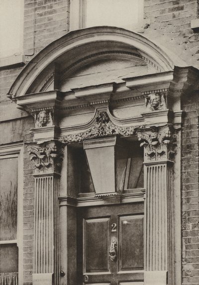 Doorway, Great St Helens, Londyn (czarno-białe zdjęcie) autorstwa William Galsworthy Davie