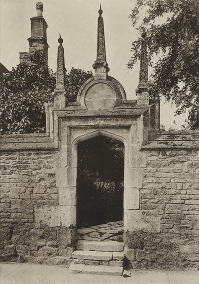 Drzwi, przytułki Paynis, Oundle (zdjęcie czarno-białe) autorstwa William Galsworthy Davie