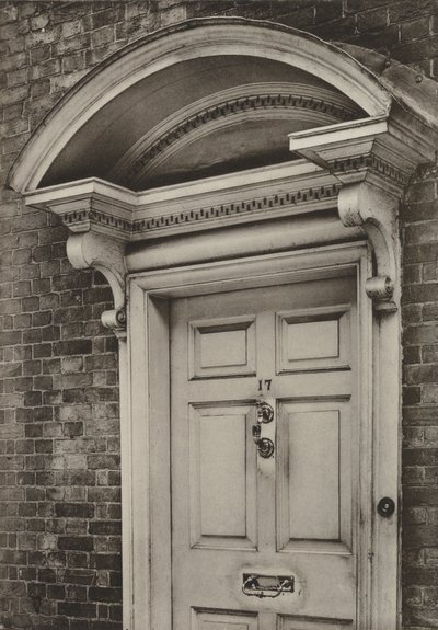Doorway, The Causeway, Horsham, Sussex (zdjęcie czarno-białe) autorstwa William Galsworthy Davie