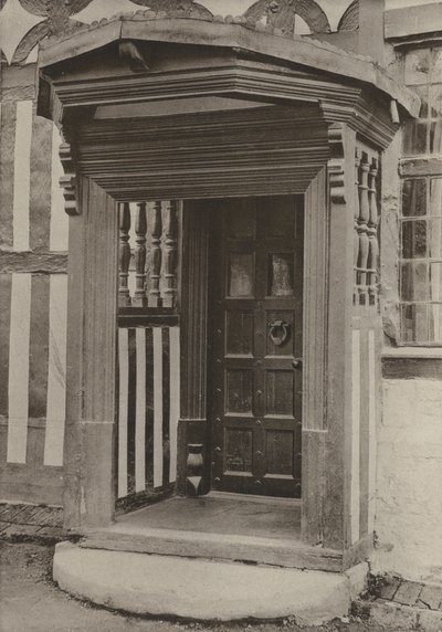 Doorway, The Middle House, Mayfield, Sussex (zdjęcie czarno-białe) autorstwa William Galsworthy Davie
