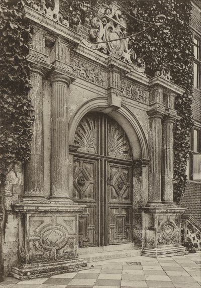 Doorway, The North Doorway, Hatfield House, Herts (zdjęcie czarno-białe) autorstwa William Galsworthy Davie