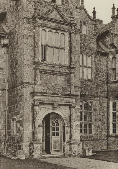 Doorway, The South Doorway, Wakehurst Place, Sussex (zdjęcie czarno-białe) autorstwa William Galsworthy Davie