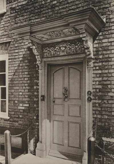 Doorway, West Street, Rye, Sussex (zdjęcie czarno-białe) autorstwa William Galsworthy Davie