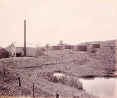 Pompownia ropy naftowej w pobliżu Athens dla Lehigh Valley Railroad autorstwa William H. Rau