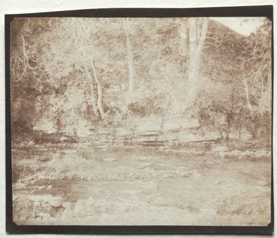 Górski strumyk płynący u stóp zamku Doune autorstwa William Henry Fox Talbot