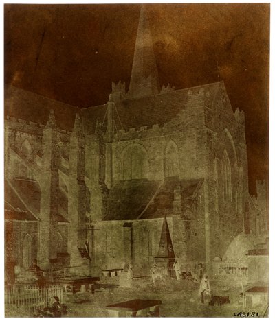 Czterech mężczyzn na cmentarzu katedry św. Patryka w Dublinie (papierowa kamera negatywowa) autorstwa William Henry Fox Talbot