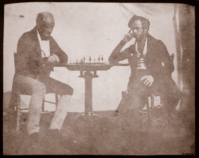 Nicolaas Henneman rozważa swój ruch w partii szachów, wrzesień 1841 (odbitka na papierze solnym z negatywu kalotypu) autorstwa William Henry Fox Talbot