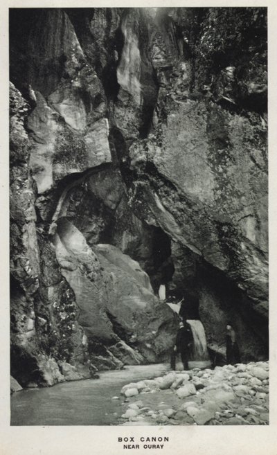 Kaniony Kolorado: Box Canon, w pobliżu Ouray (zdjęcie czarno-białe) autorstwa William Henry Jackson