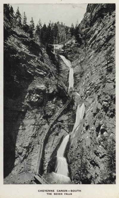 Kaniony Kolorado: Kanon Cheyenne, południe, The Seven Falls (zdjęcie czarno-białe) autorstwa William Henry Jackson