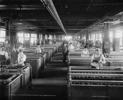Pracownicy działu galwanizacji, National Cash Register Company, Dayton, Ohio, USA, ok. 1902 (zdjęcie czarno-białe) autorstwa William Henry Jackson