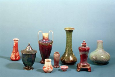 Grupa glinianych wazonów i mis wykonanych w Ruskin Pottery, 1898-1935 (wyroby gliniane) autorstwa William Howson Taylor
