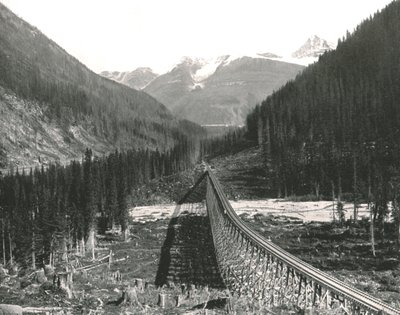 The Rockies: Loop pokazujący cztery utwory, 1895. autorstwa William Notman and Son