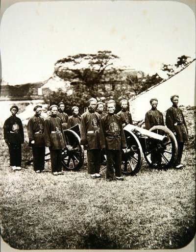 Chińscy żołnierze, ok. 1875 (druk albumowy) autorstwa William Saunders