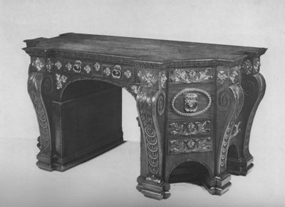 Jeden z pary stołów bibliotecznych George II autorstwa William Vile