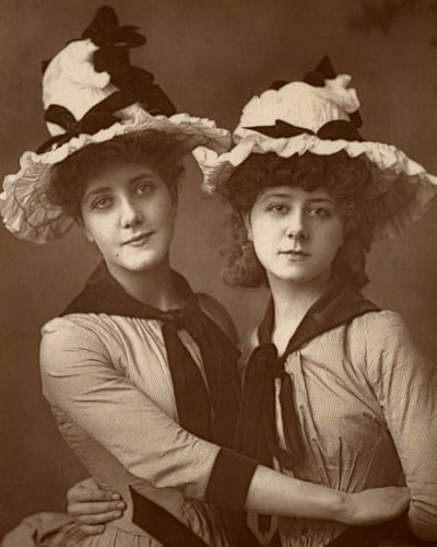 Dwie róże, Maude Millett i Annie Hughes, brytyjskie aktorki, 1888 autorstwa William and Daniel Downey