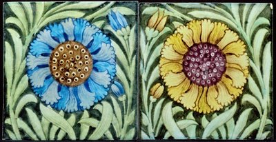 Płytki z motywem kwiatowym w stylu perskim (ceramiczne) autorstwa William de Morgan